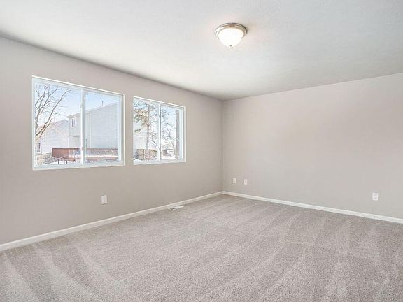 4th image of 220 Arlington Ln