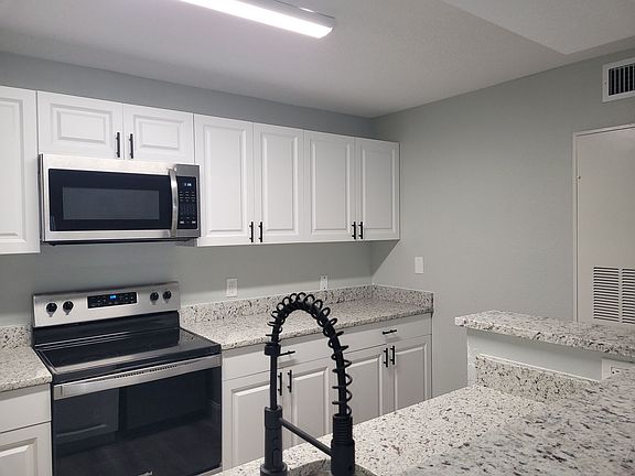 2nd image of 4225 Thornbriar Ln APT O206