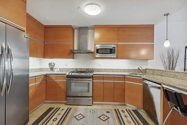 Rented by Liss Real Estate Group LLC | media 3