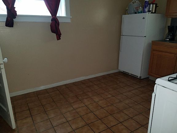 5th image of 2922 Jackson St APT 13