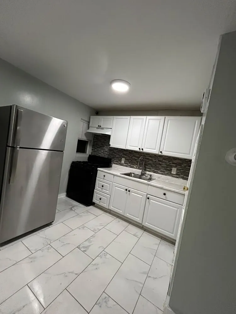 3 bed, 1100 sqft, $1,700 — Photo 1