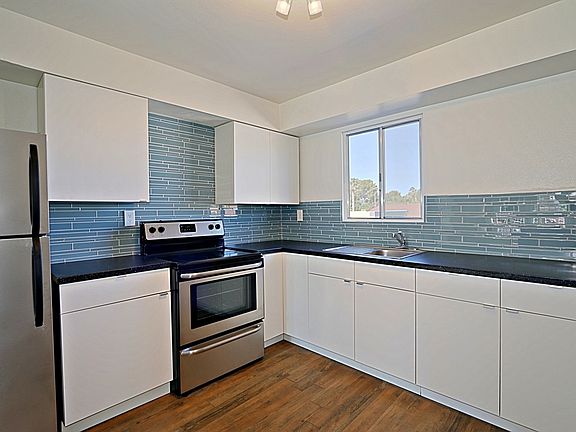 3rd image of 1102 E Maryland Ave APT 17