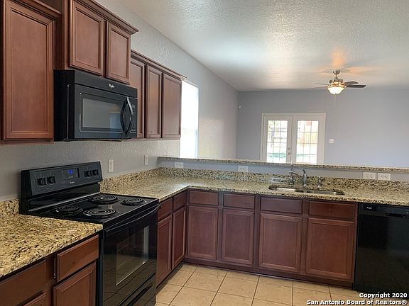 4th image of 4619 Le Villas