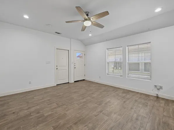 607 E Carter St, Sherman, TX 75090