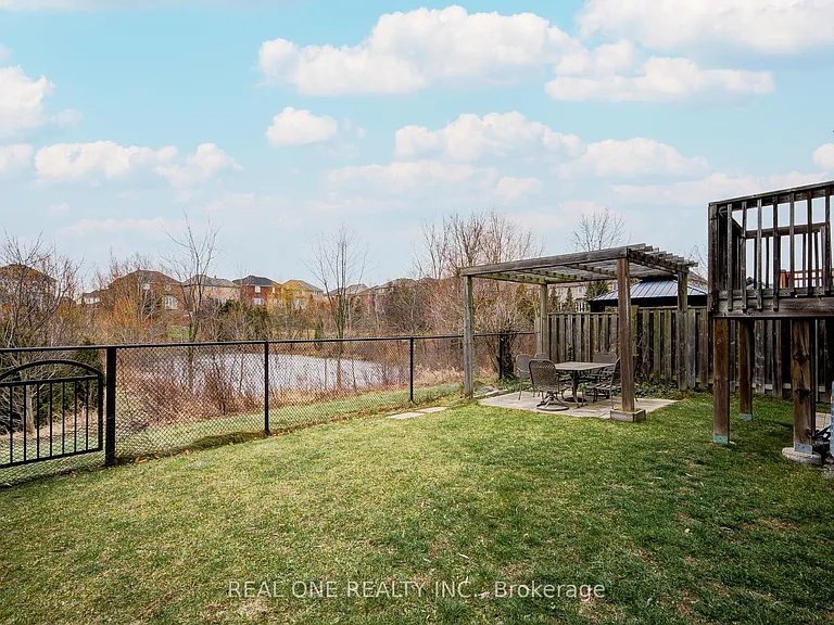27 Cranston St #UPPER — Photo 31