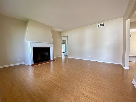 3rd image of 252 Milagra Dr