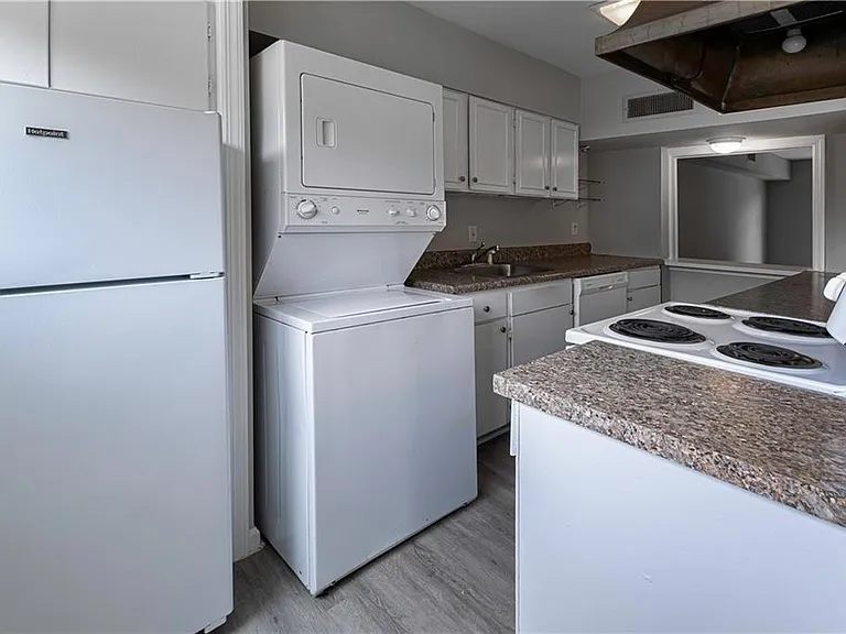 3071 Colonial Way #E — Photo 7