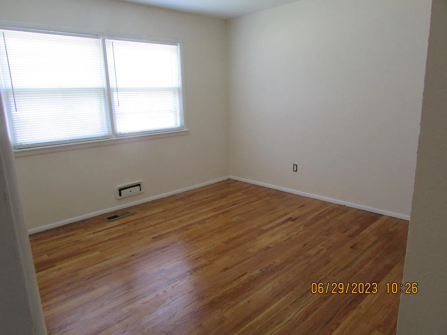 3 bed, 1092 sqft, $1,500 — Photo 2
