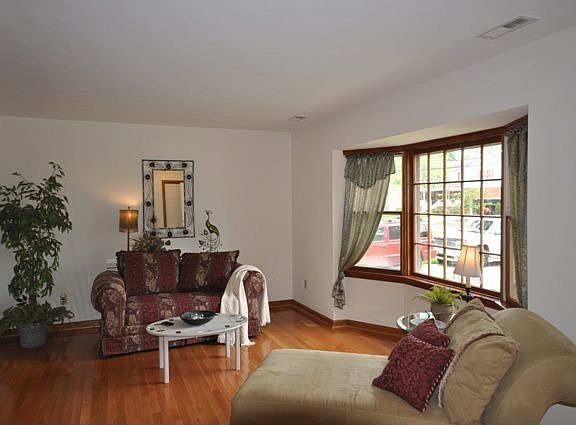 Formal Living or use as office