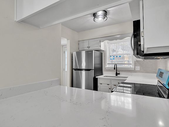 5th image of 1056 N Montgomery St APT B1