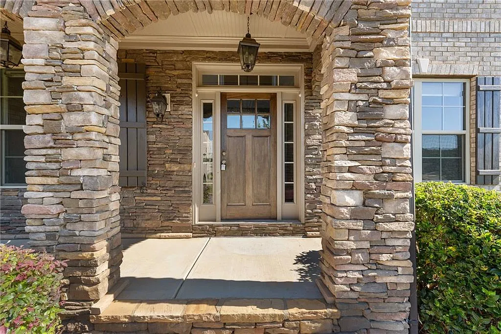 5 bed, 4.0 bath, 4410 sqft, $4,100 — Photo 4