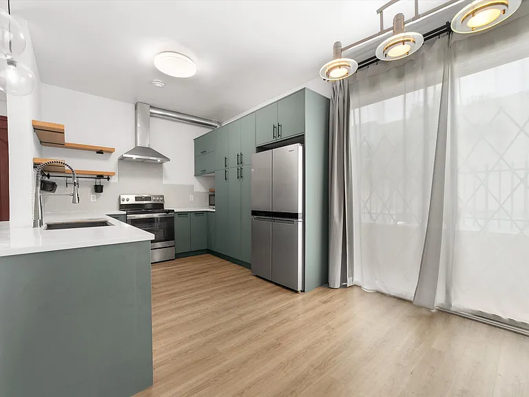 375 E 36th St #6 — Photo 14