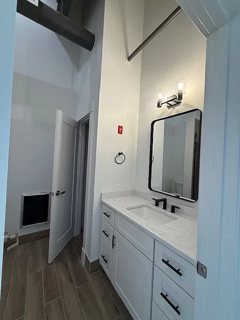 Master Bath - Brand new, clean and bright!