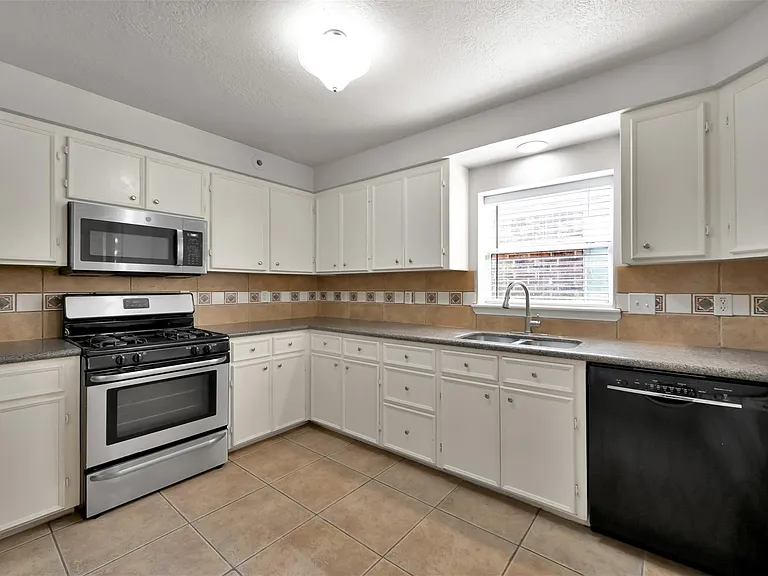 100 Harbour Town Dr — Photo 7