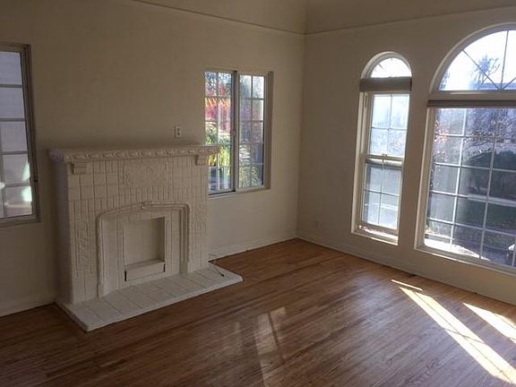 4th image of 438 1/2 N Orange Grove Ave