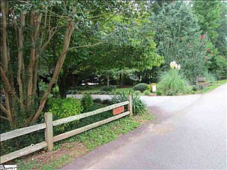 3rd image of 167 Fernwood Dr