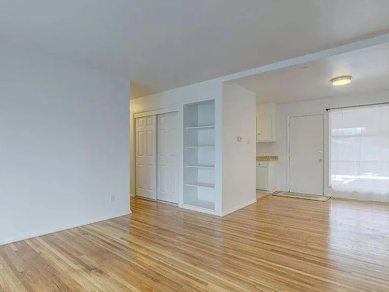 1170 S Holly St — Photo 12