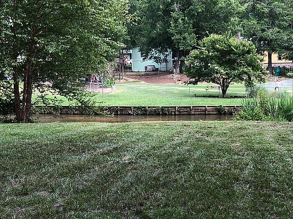 4th image of 598 Rockville Springs Dr