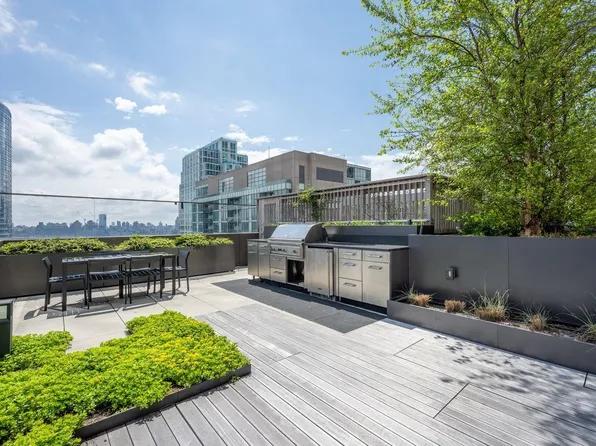 75 Park Lane South image 22 of 50