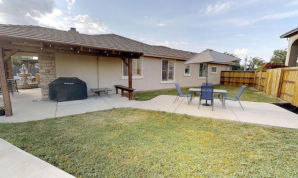 2nd image of 703 Haven Ct