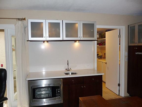5th image of 111 Weeping Elm Ln