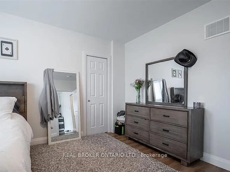 301 Wallace Ave S #MAIN — Photo 10