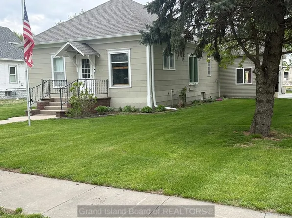 518 D St, Central City, NE 68826