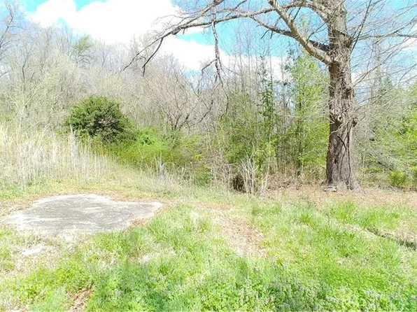 513 Flynn St, Eden, NC 27288