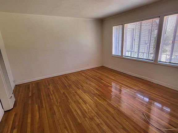 5th image of 901 Burlingame Ave #5