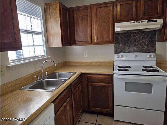 3rd image of 136 Hummingbird Ln