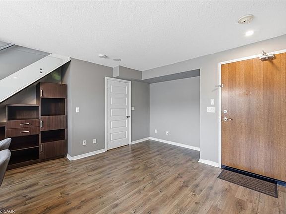 5th image of 215 Queen St E Unit 225
