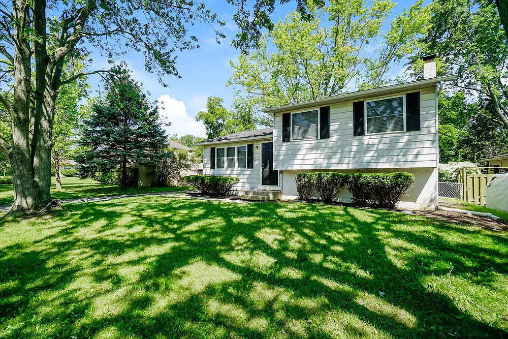 3 bed, 1.0 bath, 1168 sqft, $1,875 — Photo 2