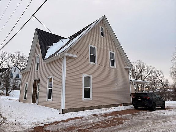 2nd image of 18 Carleton St