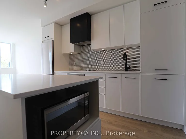 899 Queen St E #410 — Photo 3