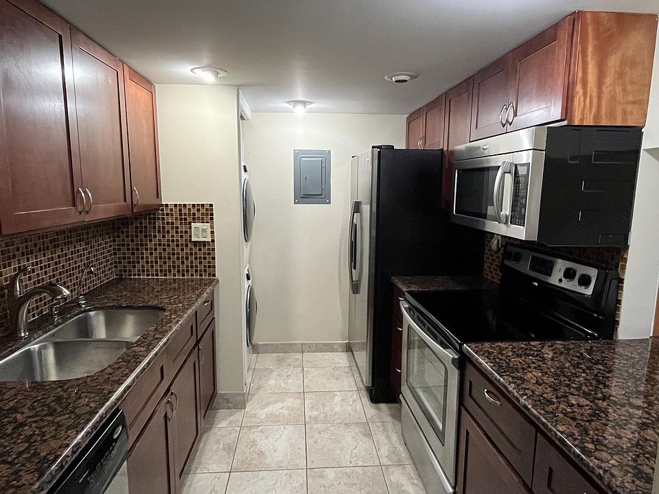 1st image of 220 Lakeview Dr APT 205