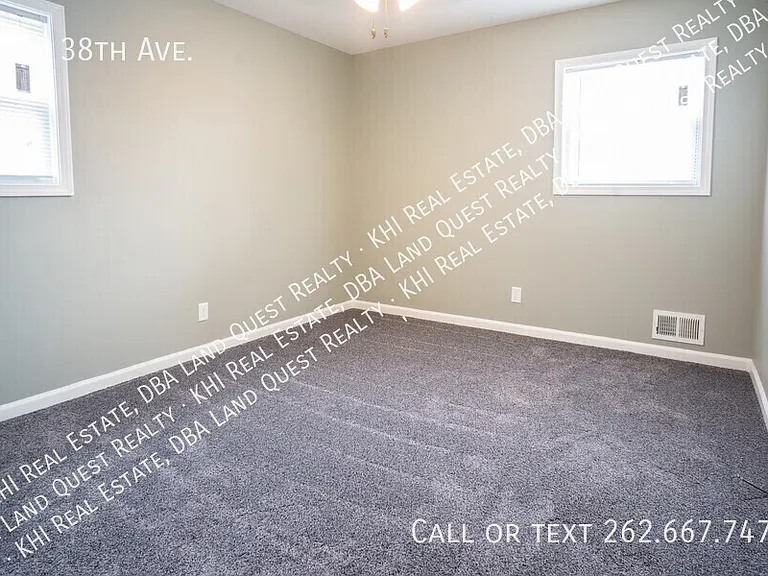 4723 38th Ave — Photo 2