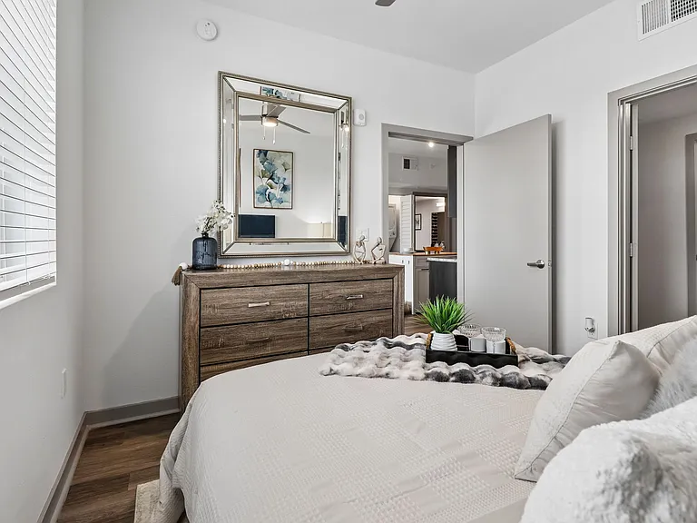 Remi West Dallas — Photo 12