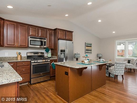 Chef's Gourmet Kitchen