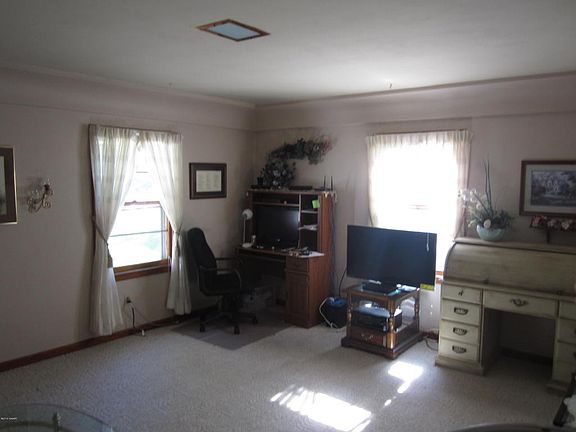3rd image of 810 Kenwood St