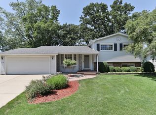 14 Treebark Dr, Schaumburg, IL 60193