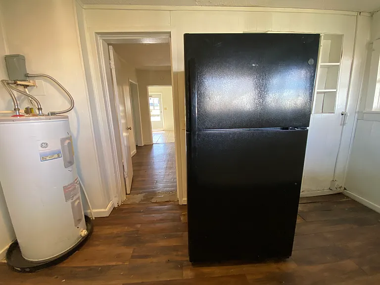 215 Queen Ave — Photo 15