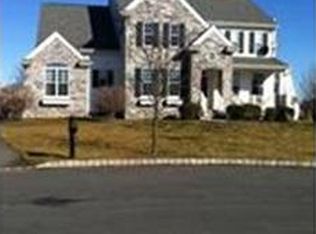 900 Garden Ct, Easton, PA 18040