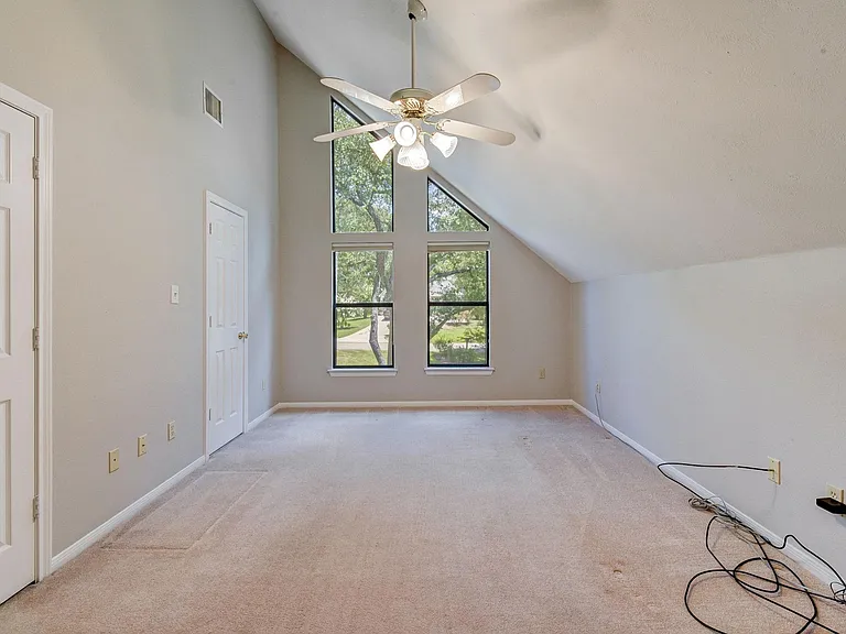 10045 Valley Dr S — Photo 35