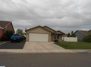 7915 Salmon Dr, Pasco, WA 99301