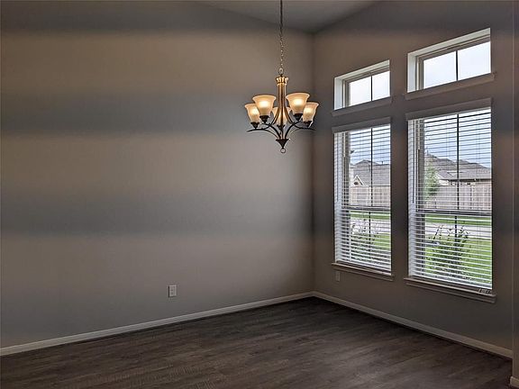 5th image of 3507 Dry Creek Dr