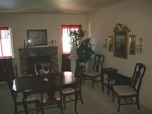 2nd image of 219 E Glencannon St
