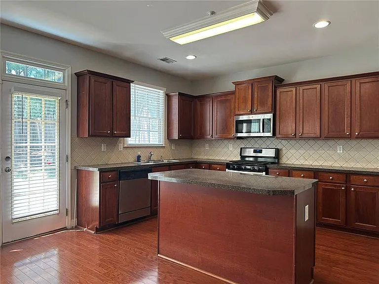 669 Maple Grove Way — Photo 6