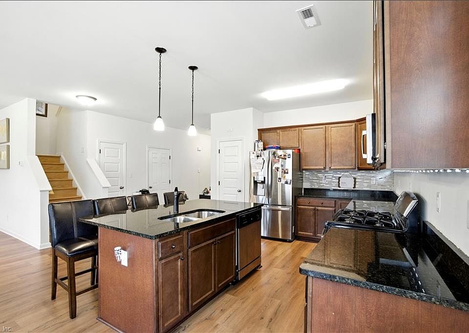 1st image of 121 Meadows Landing Ln