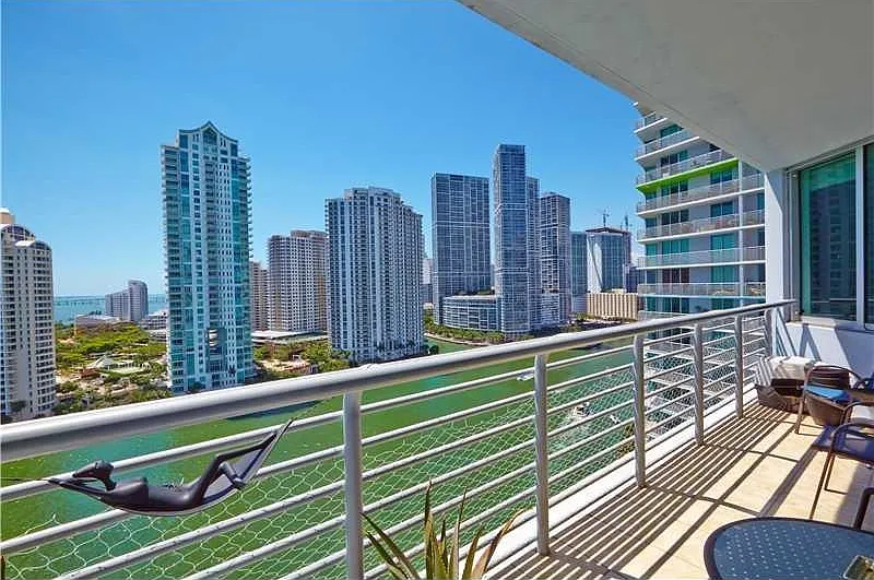 335 S Biscayne Boulevard — Photo 2