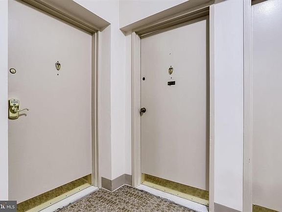 5th image of 1931 N Cleveland St APT 412